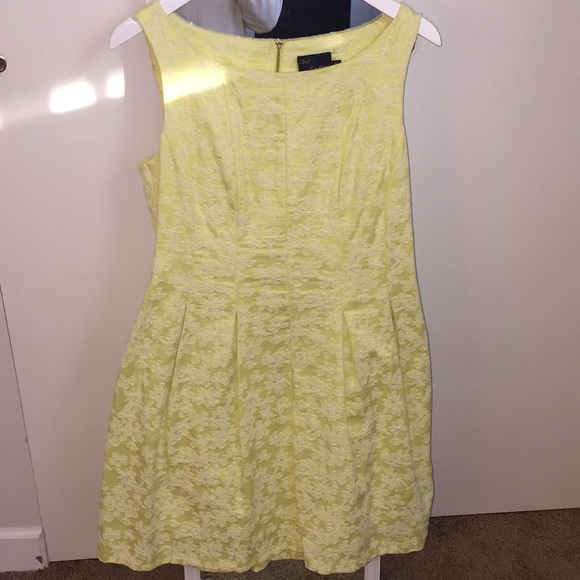 Just Taylor Dresses & Skirts - Just Taylor Yellow Dress with White Flowers